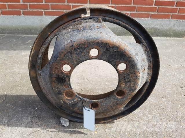  16 5.50FX16 Banden, wielen en velgen