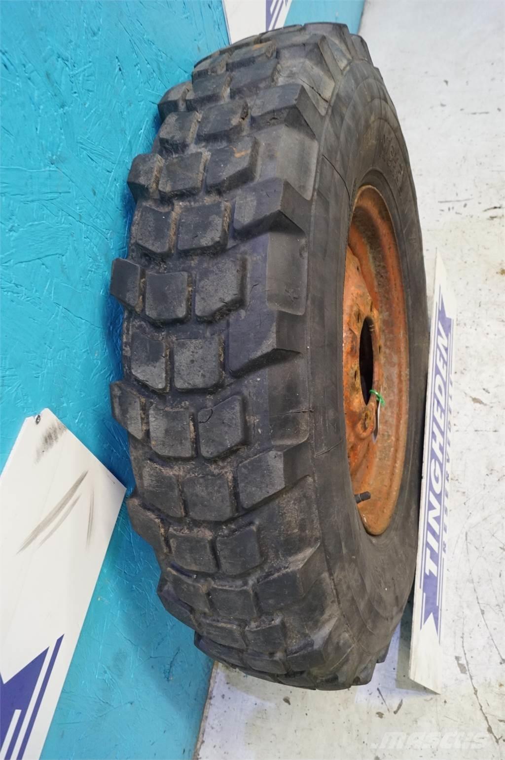  16 7.50R16 Banden, wielen en velgen