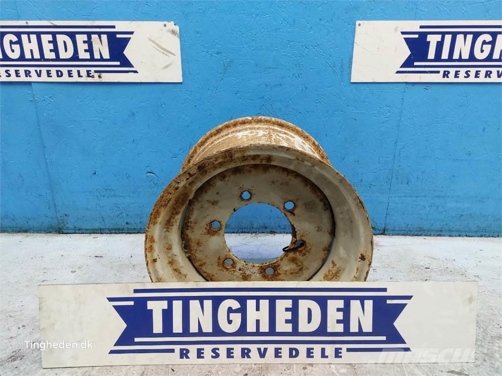  17 13.00X17 Banden, wielen en velgen