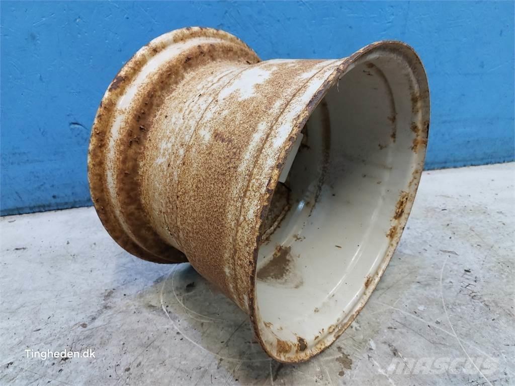  17 13.00X17 Banden, wielen en velgen