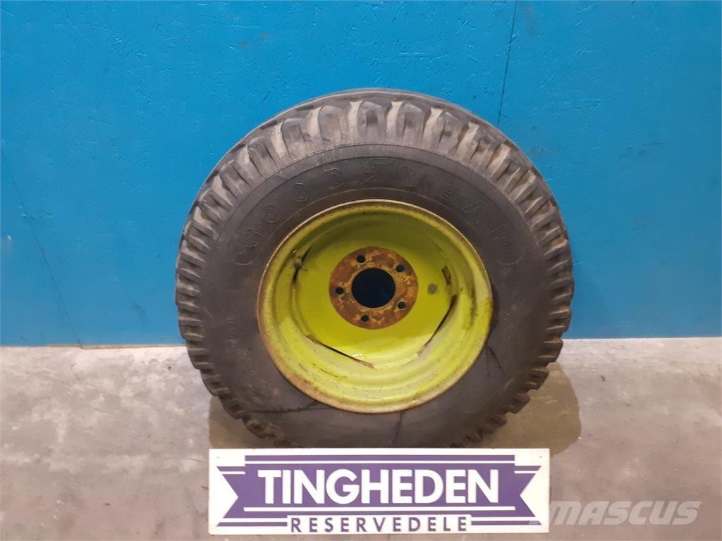  18 12.5/80-18 Banden, wielen en velgen