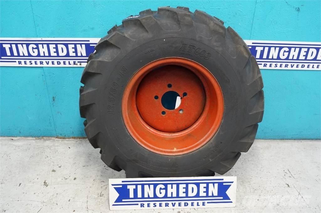  18 12.5/80-18 Banden, wielen en velgen