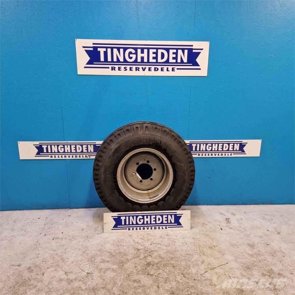  18 12.5/80-18 Banden, wielen en velgen