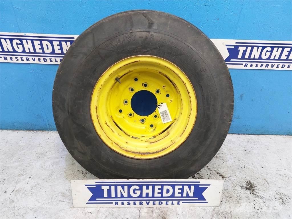  18 12.5/80-18 Banden, wielen en velgen