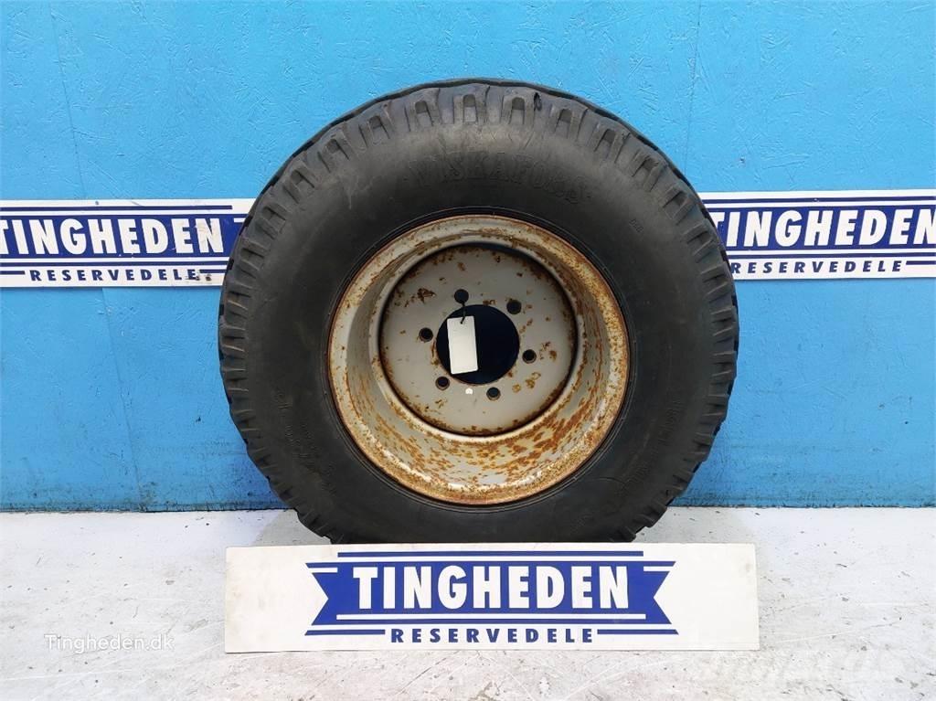  18 12.5/80-18 Banden, wielen en velgen