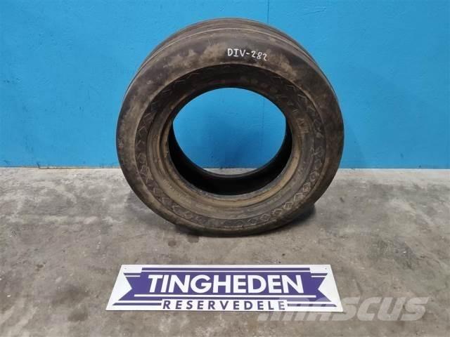  18 13,0/65-18 Banden, wielen en velgen