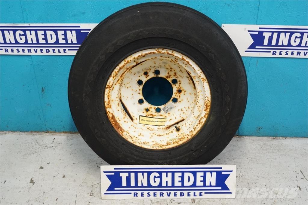  18 13.0/65-18 Banden, wielen en velgen