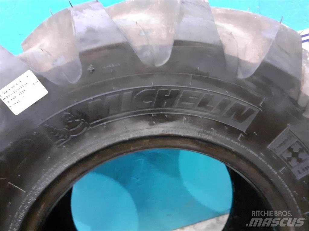  18 340/80R18 Banden, wielen en velgen