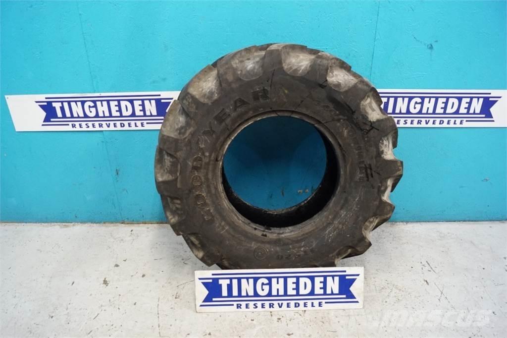  18 340/80R18 Banden, wielen en velgen