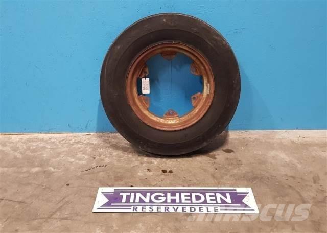 18 7.50-18 Banden, wielen en velgen