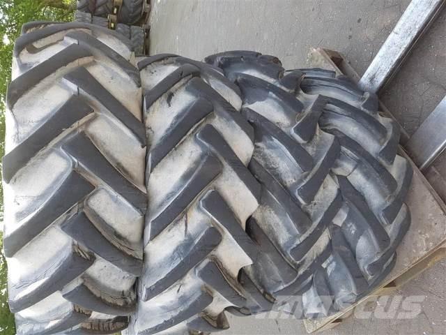  24 15.5/80-24 Banden, wielen en velgen