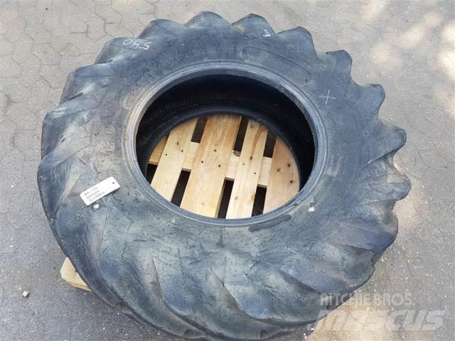  24 15.5/80R24 Banden, wielen en velgen