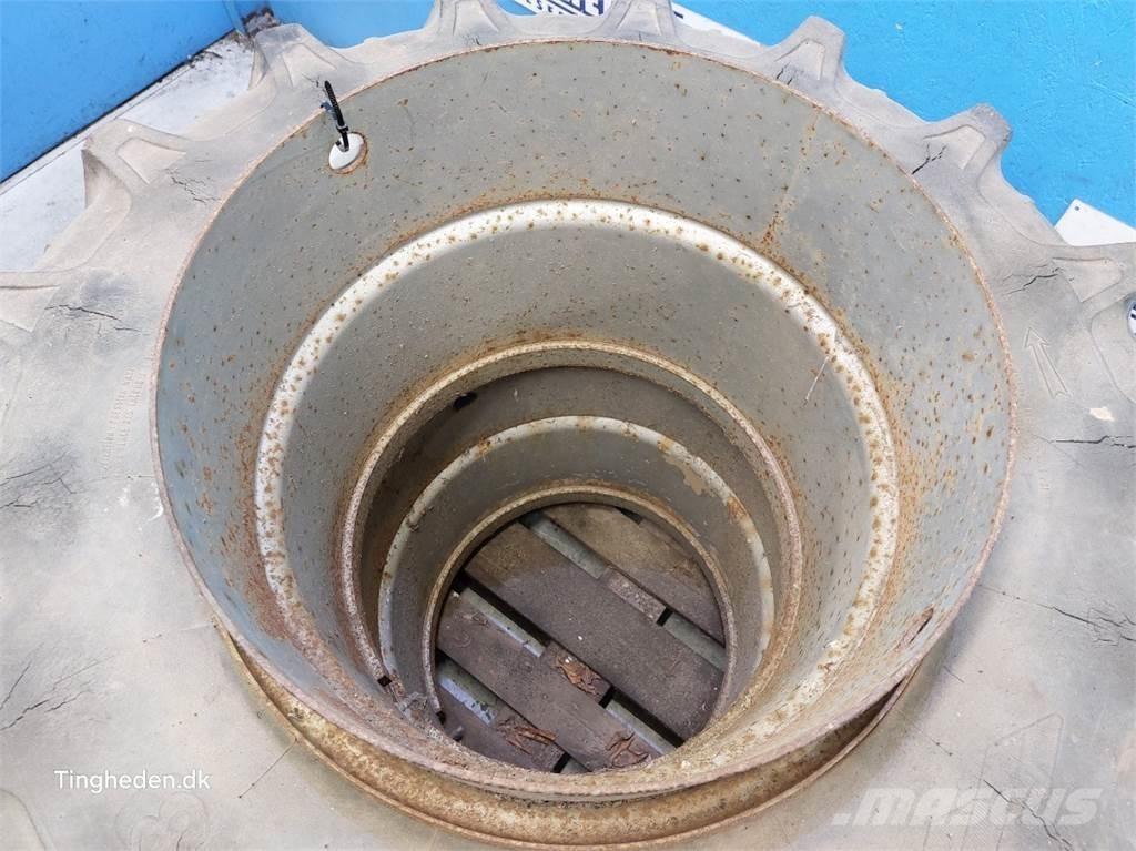  24 16.9R24 Banden, wielen en velgen