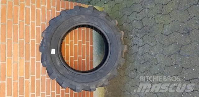  24 405/70-24 Banden, wielen en velgen