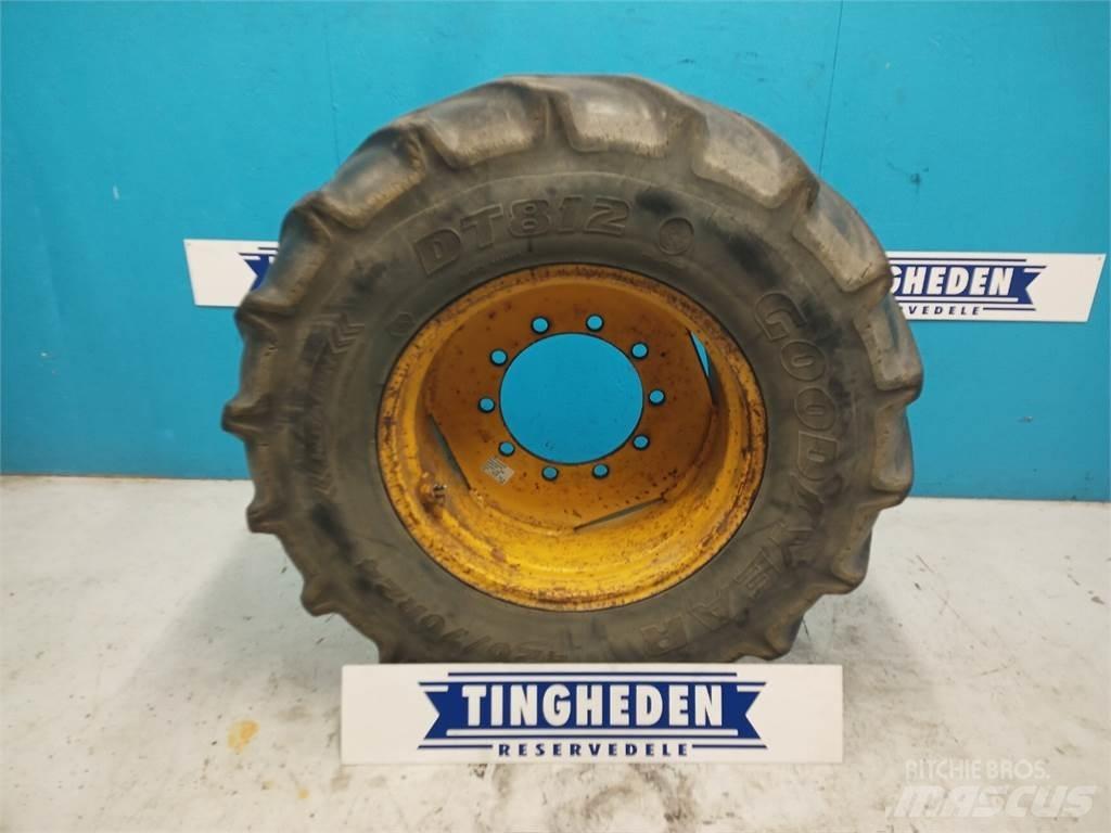  24 420/70R24 Banden, wielen en velgen