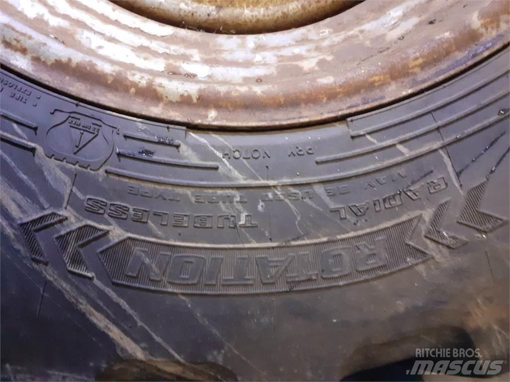  24 460/70R24 Banden, wielen en velgen