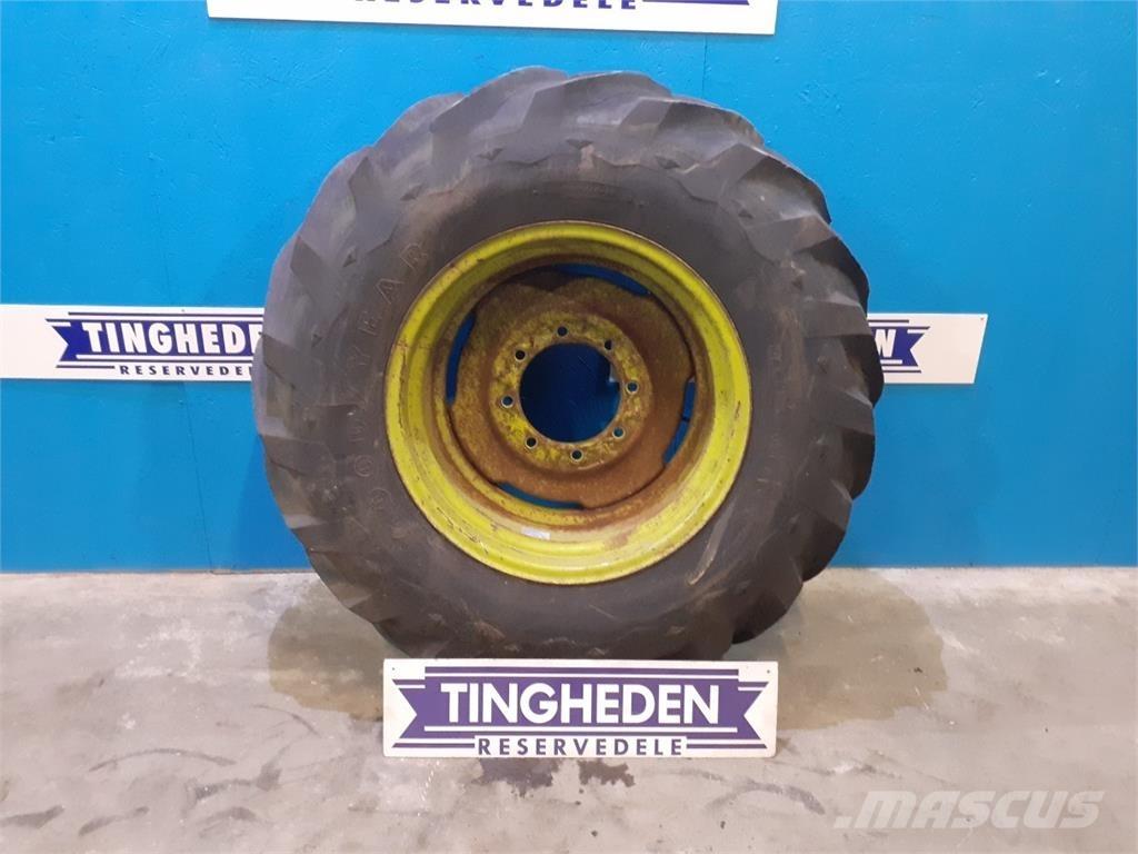  26 16.9/14-26 Banden, wielen en velgen