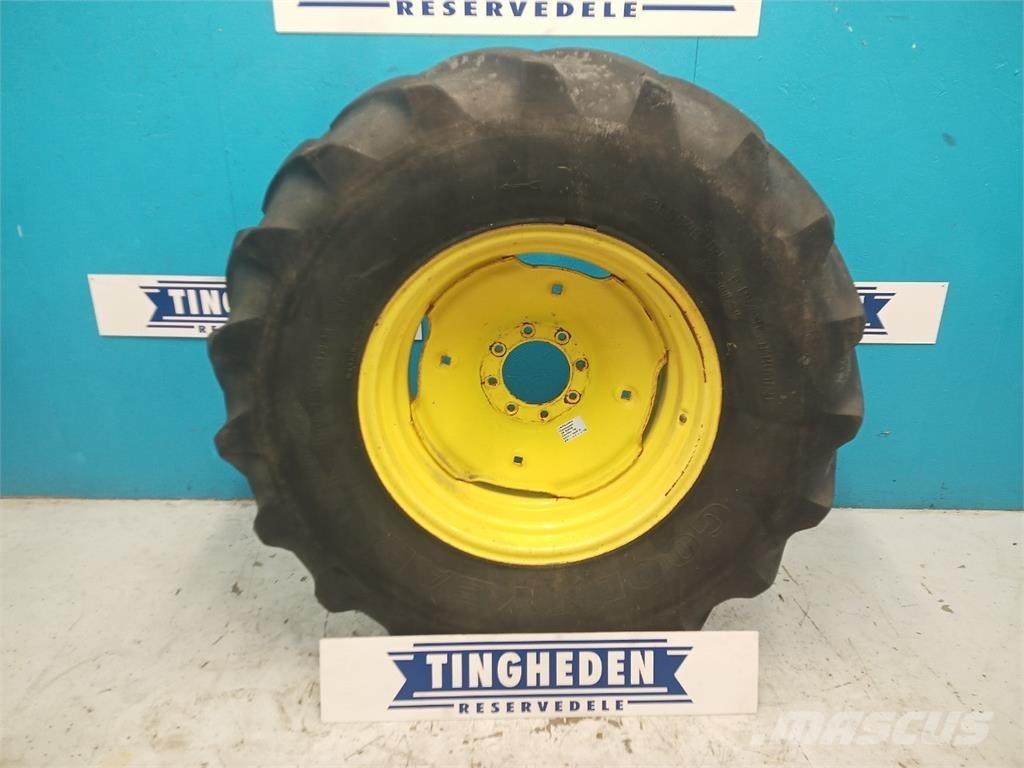  26 16.9R26 Banden, wielen en velgen