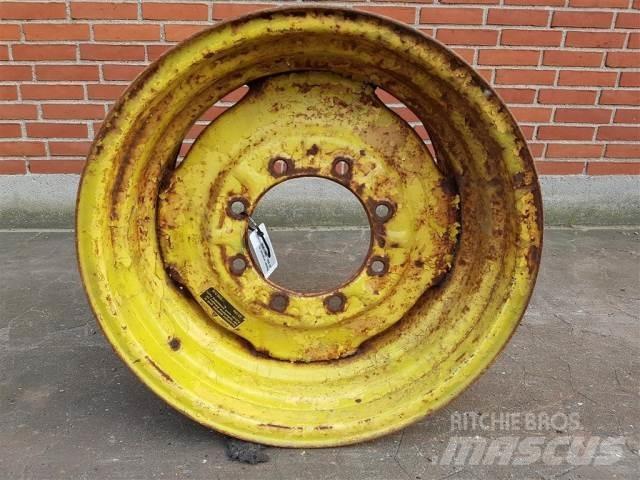  26 DW16X26 Banden, wielen en velgen