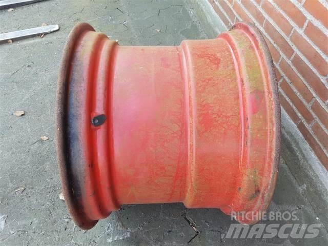  26 DW20X26 Banden, wielen en velgen