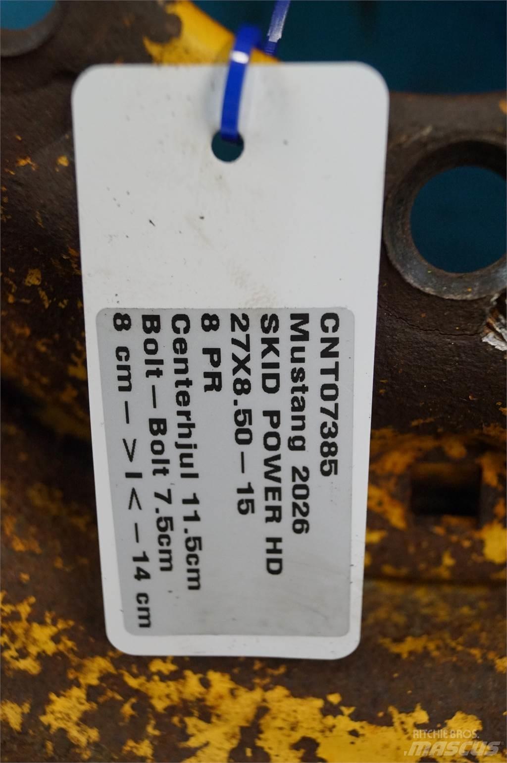  27X8.50-15 Banden, wielen en velgen