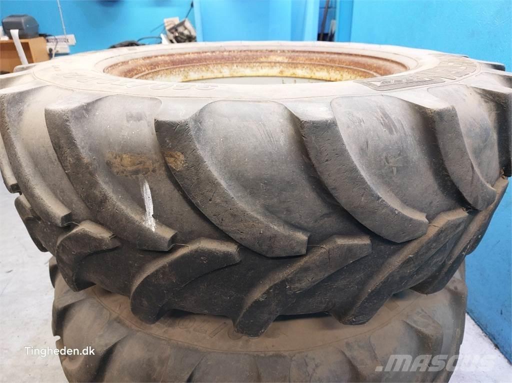  28 380/70R28 Banden, wielen en velgen