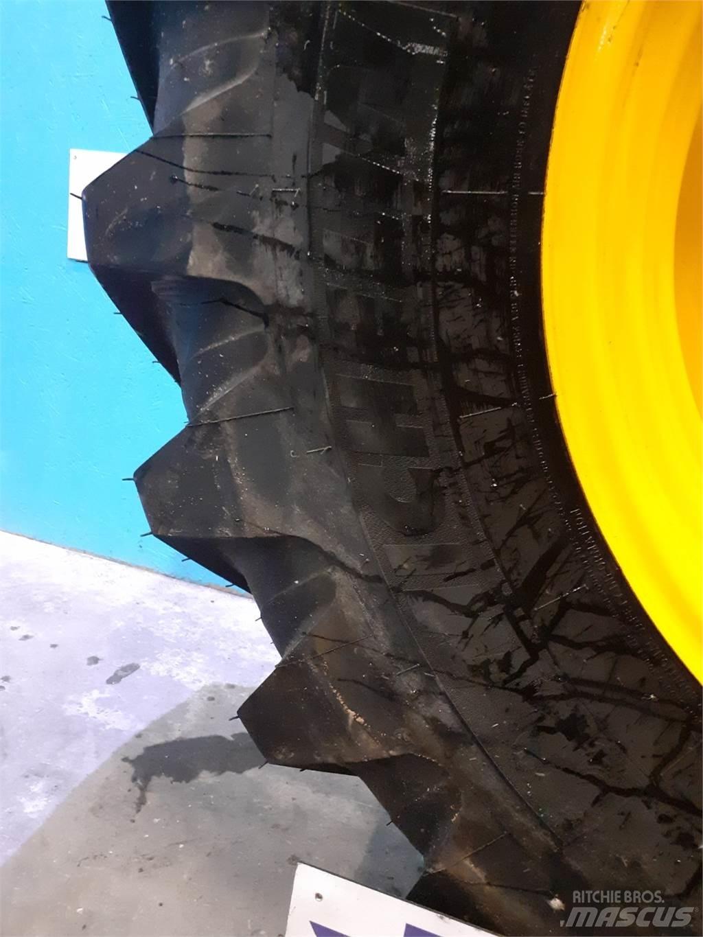  28 440/80R28 Banden, wielen en velgen