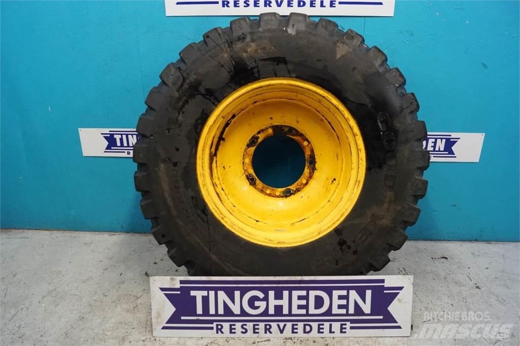  28 440/80R28 Banden, wielen en velgen