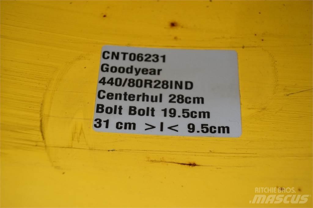  28 440/80R28 Banden, wielen en velgen