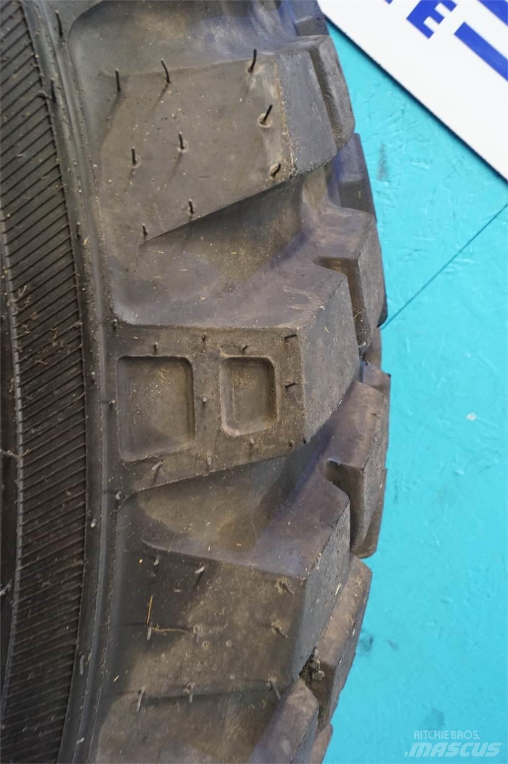  28 440/80R28 Banden, wielen en velgen