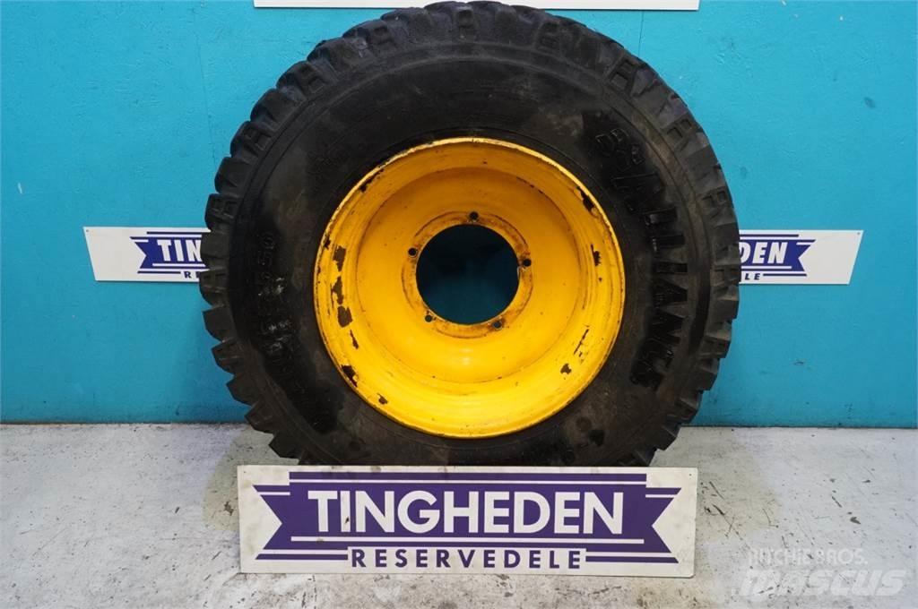  28 440/80R28 Banden, wielen en velgen
