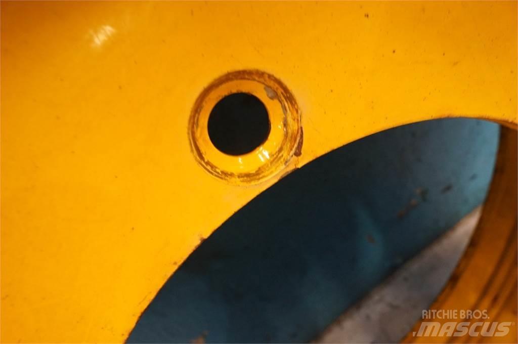  28 440/80R28 Banden, wielen en velgen
