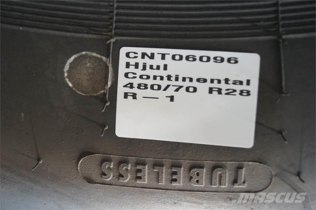  28 480/70R28 Banden, wielen en velgen