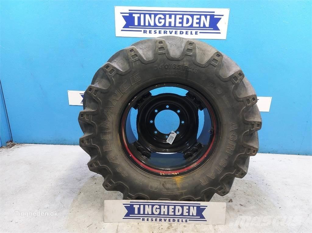  28 540/65-R28 Banden, wielen en velgen
