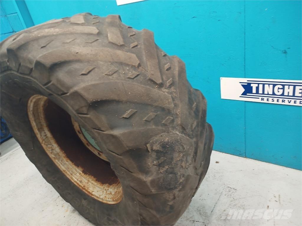  28 540/65R28 Banden, wielen en velgen