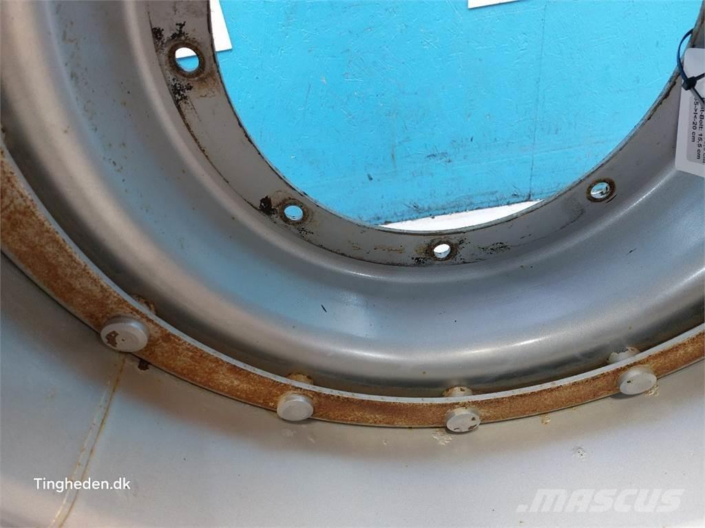  28 600/65R28 Banden, wielen en velgen