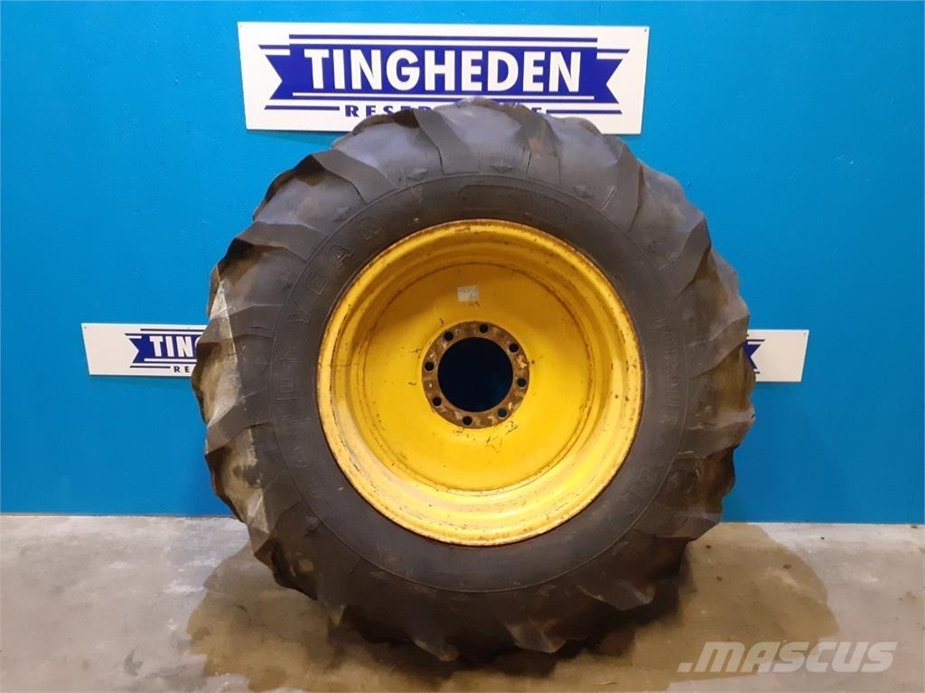  30 18.4-30 Banden, wielen en velgen