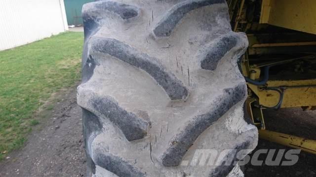  32 30.5L-32 Banden, wielen en velgen