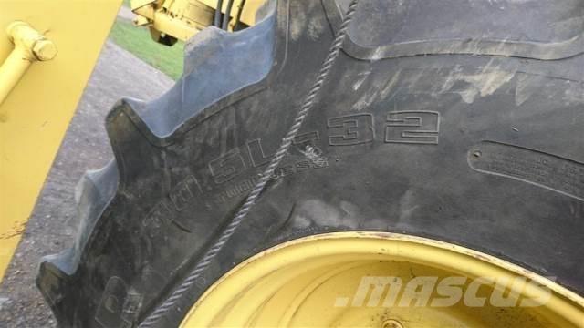  32 30.5L-32 Banden, wielen en velgen