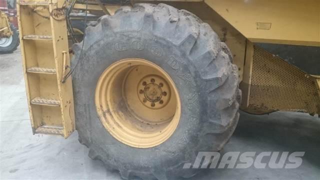 32 30,5L-32 Banden, wielen en velgen