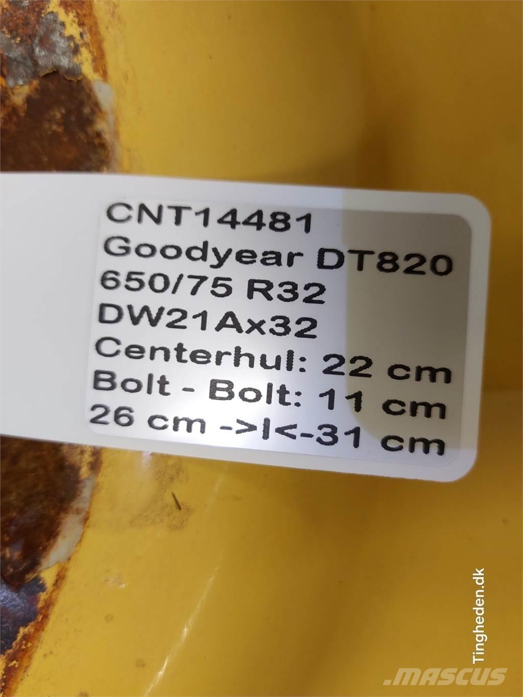  32 650/75 R32 Banden, wielen en velgen