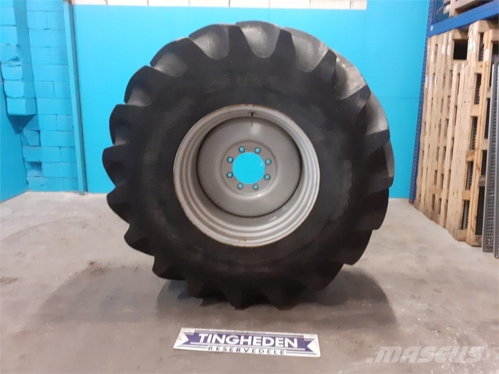  32 800/65R32 Banden, wielen en velgen