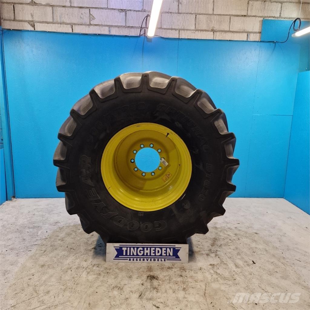  32 900/55 R32 Banden, wielen en velgen