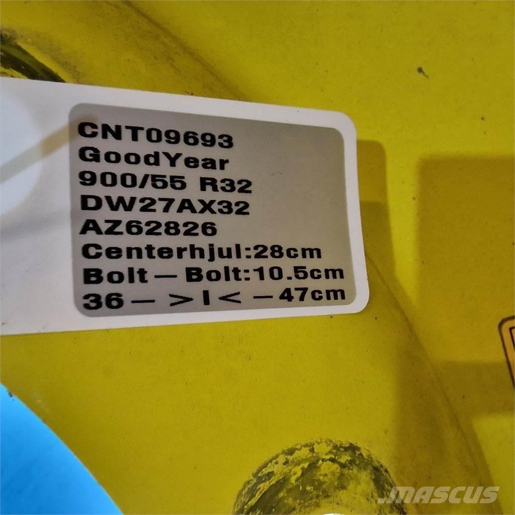  32 900/55 R32 Banden, wielen en velgen