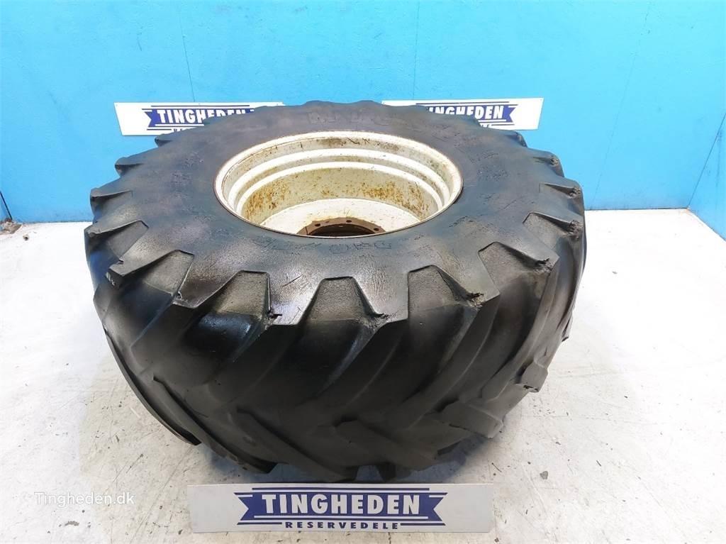  34 710/75 R34 Banden, wielen en velgen