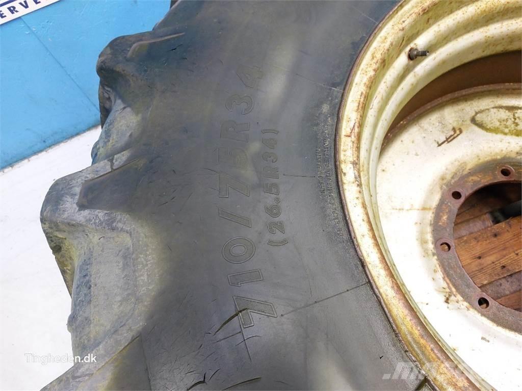  345 710/75 R34 Banden, wielen en velgen