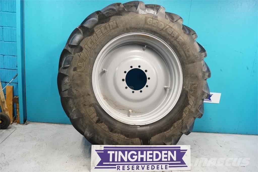  42 650/65R42 Banden, wielen en velgen