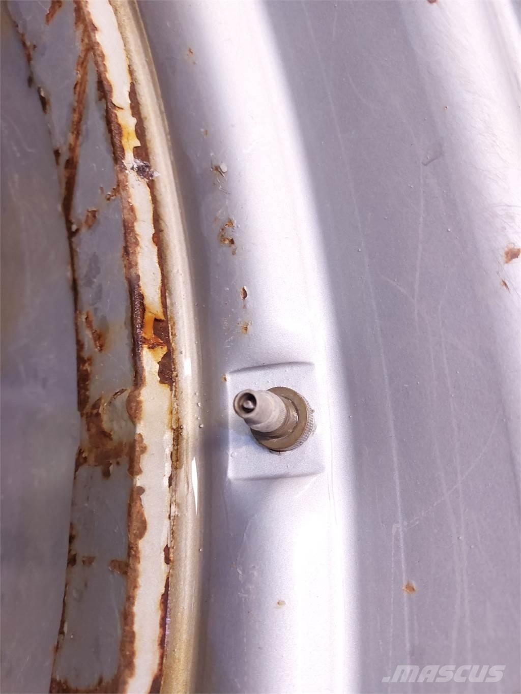  42 650/65R42 Banden, wielen en velgen