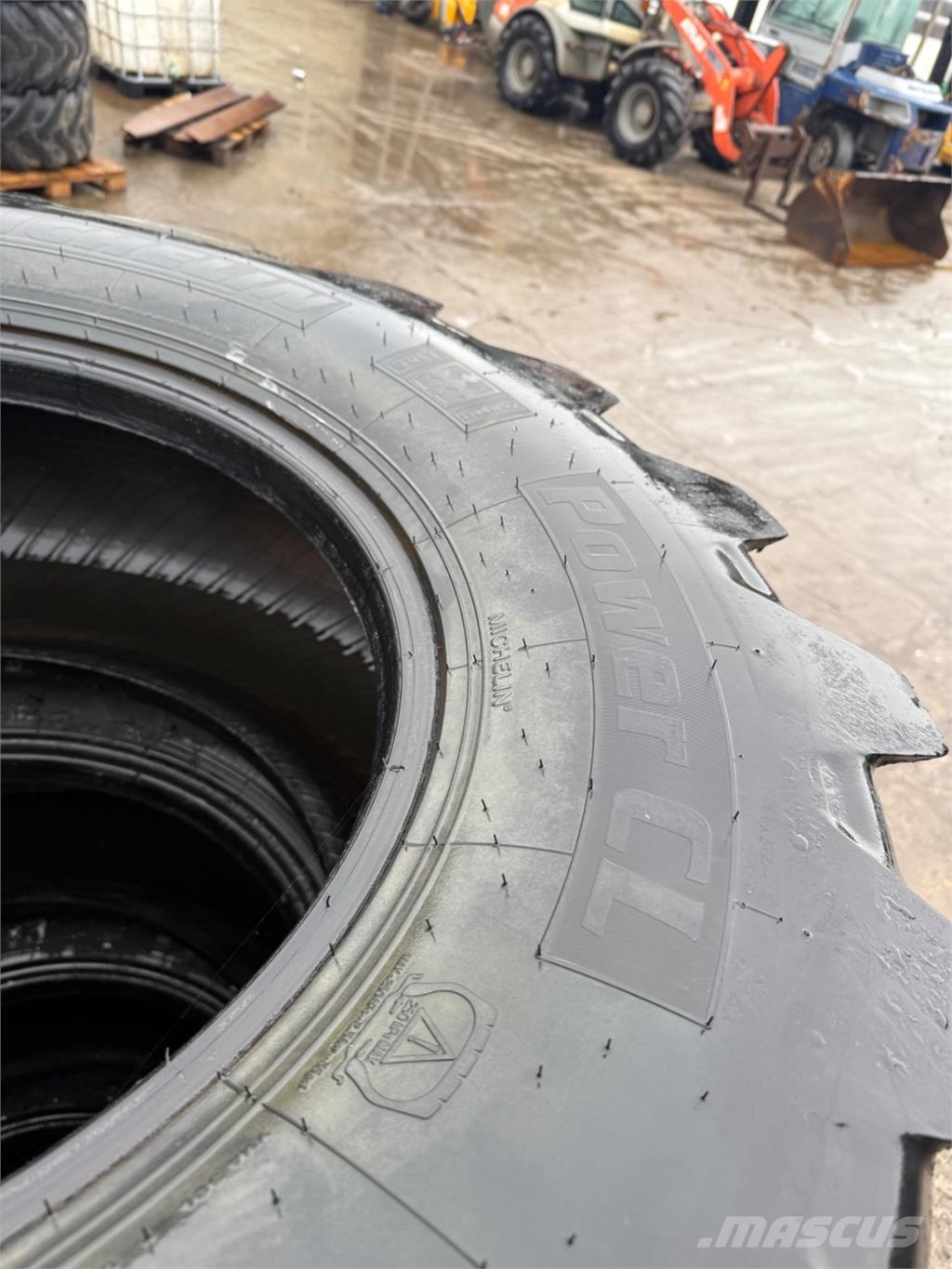  440/80-24 Banden, wielen en velgen