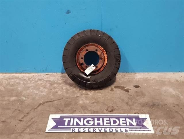  9 7.00-9 Banden, wielen en velgen